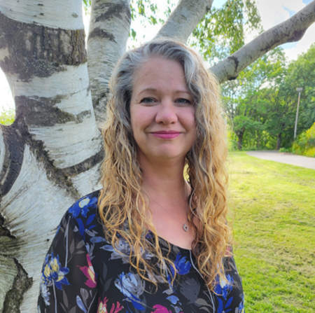 Headshot of Tami Platt of VanderHouwen